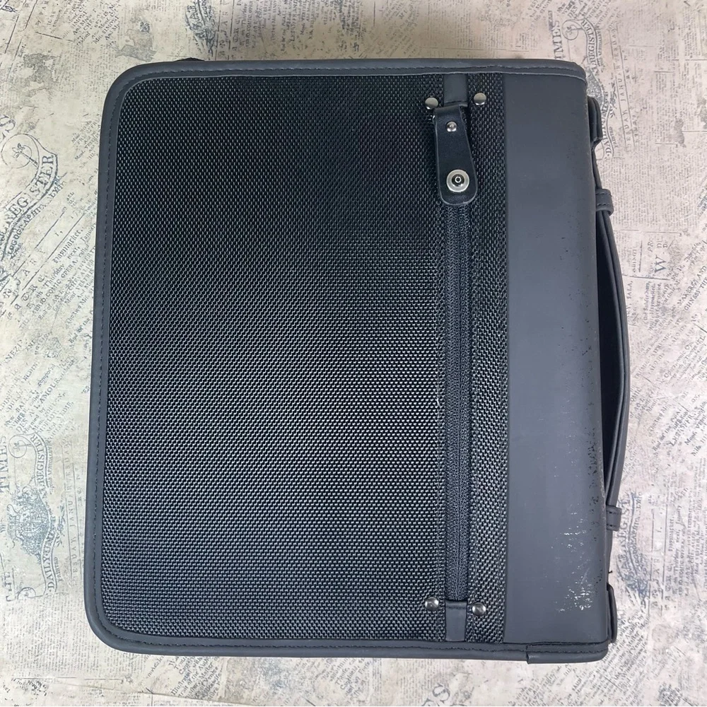 Franklin Covey - Friday Binder - Nylon Zipper with Handles (Classic, Black)